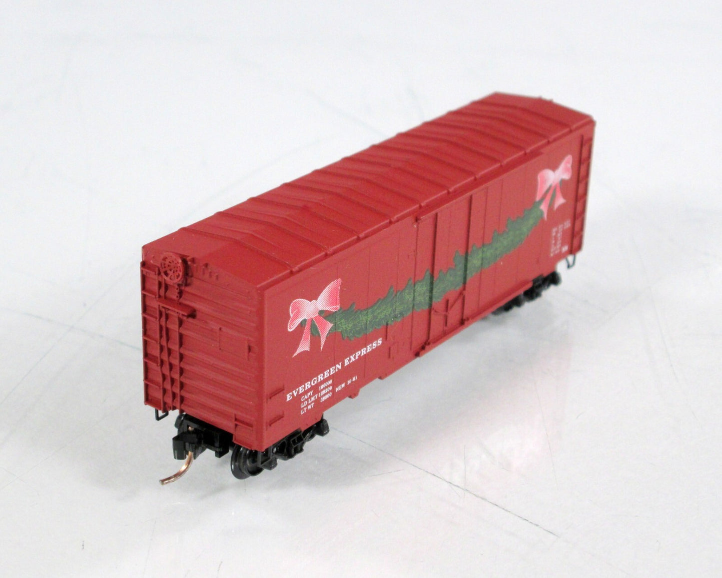 N Scale ***CHRISTMAS -- EVERGREEN EXPRESS*** 40' Box Car ---- Micro Trains 74060
