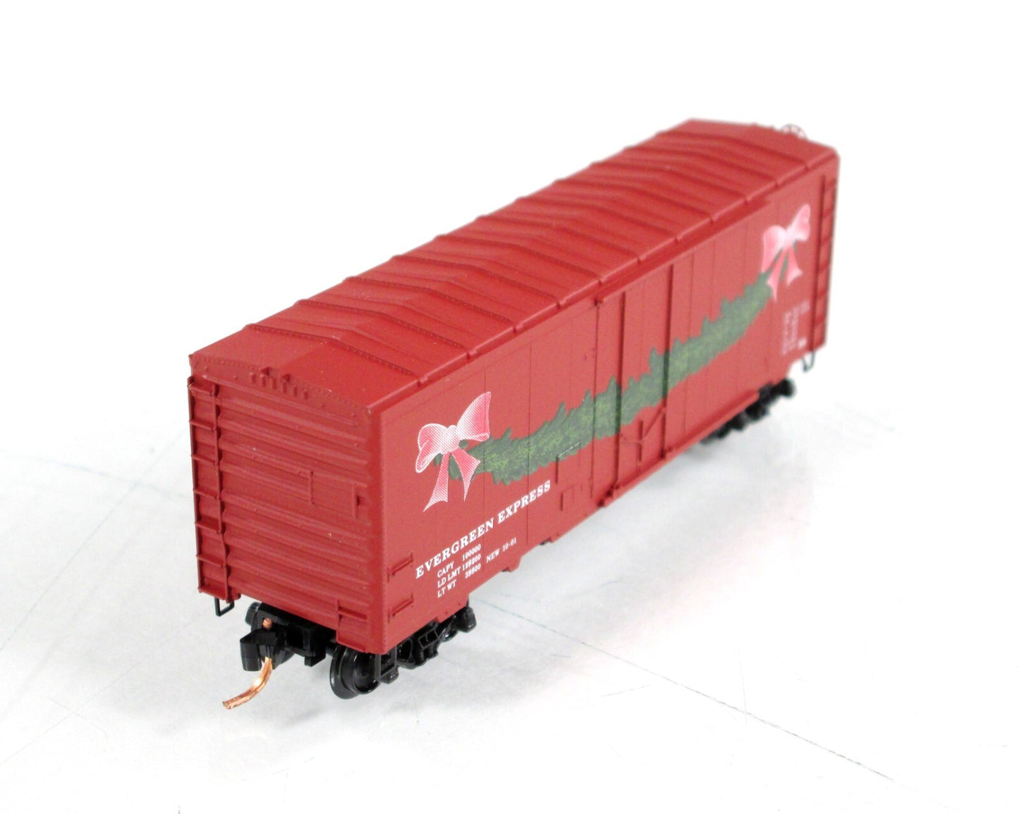 N Scale ***CHRISTMAS -- EVERGREEN EXPRESS*** 40' Box Car ---- Micro Trains 74060