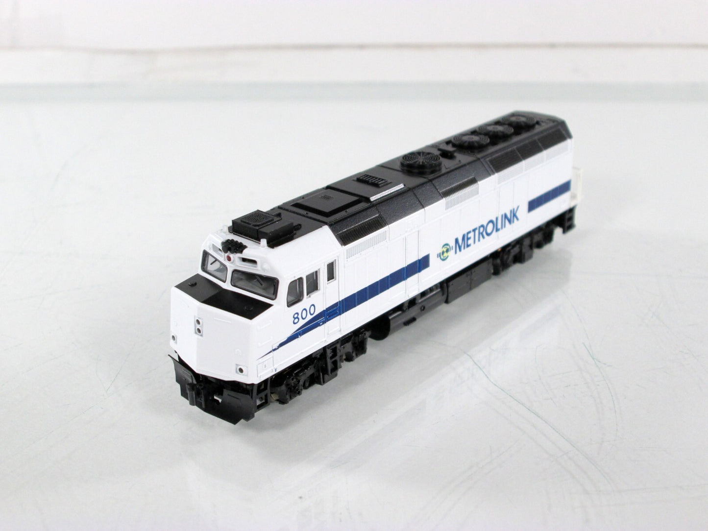 N Scale ***METROLINK*** EMD F40PH Locomotive #800 - Kato 176-9005 **DCC Ready