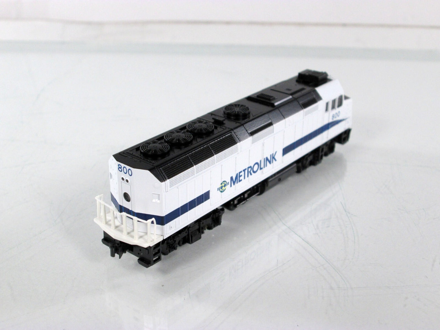 N Scale ***METROLINK*** EMD F40PH Locomotive #800 - Kato 176-9005 **DCC Ready