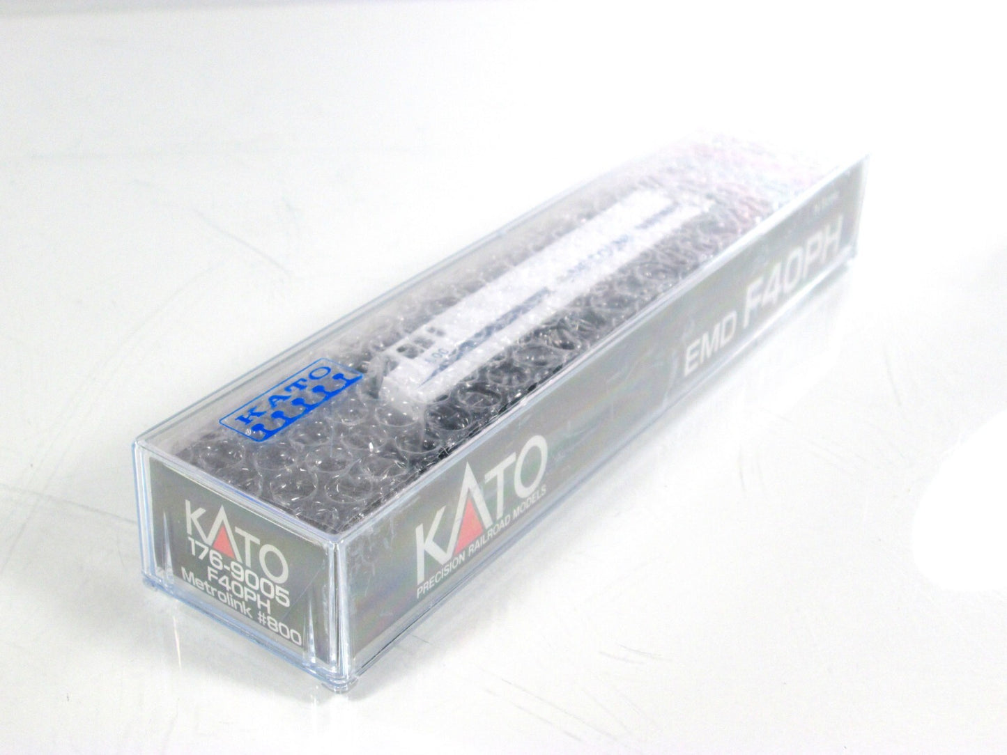 N Scale ***METROLINK*** EMD F40PH Locomotive #800 - Kato 176-9005 **DCC Ready