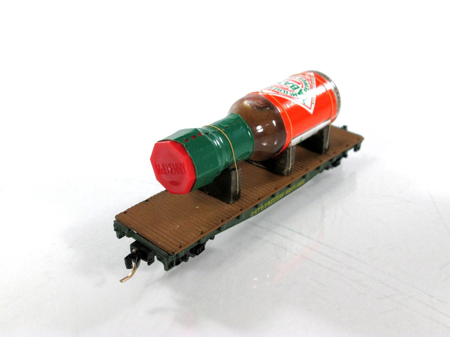 N Scale ***TOBASCO SAUCE*** Bottle on 40' Flat Car, WM 2475 - TRIX, MTL Couplers