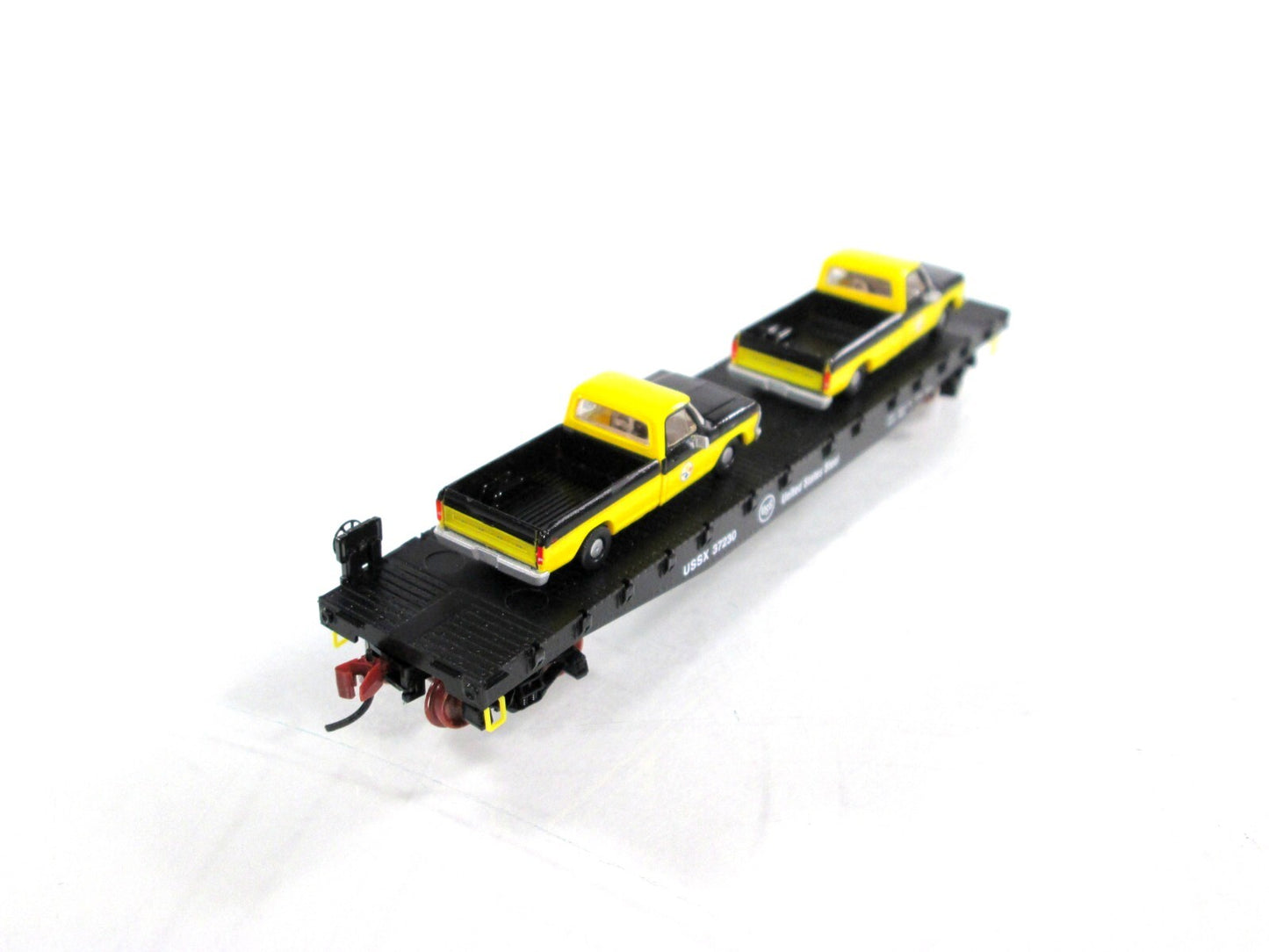 N Scale ***US STEEL*** Flat Car w/ Ford Pickup Load - Micro Trains NSE 23-18