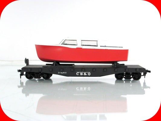 HO Scale **CHICAGO, BURLINGTON & QUINCY** Flat Car w/ Boat Load #31680 - Athearn