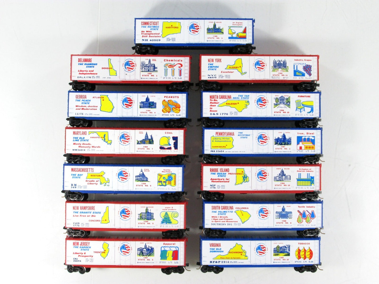 N Scale *** 13 United States COLONIES *** 50' Box Car Set -- Kadee Micro Trains