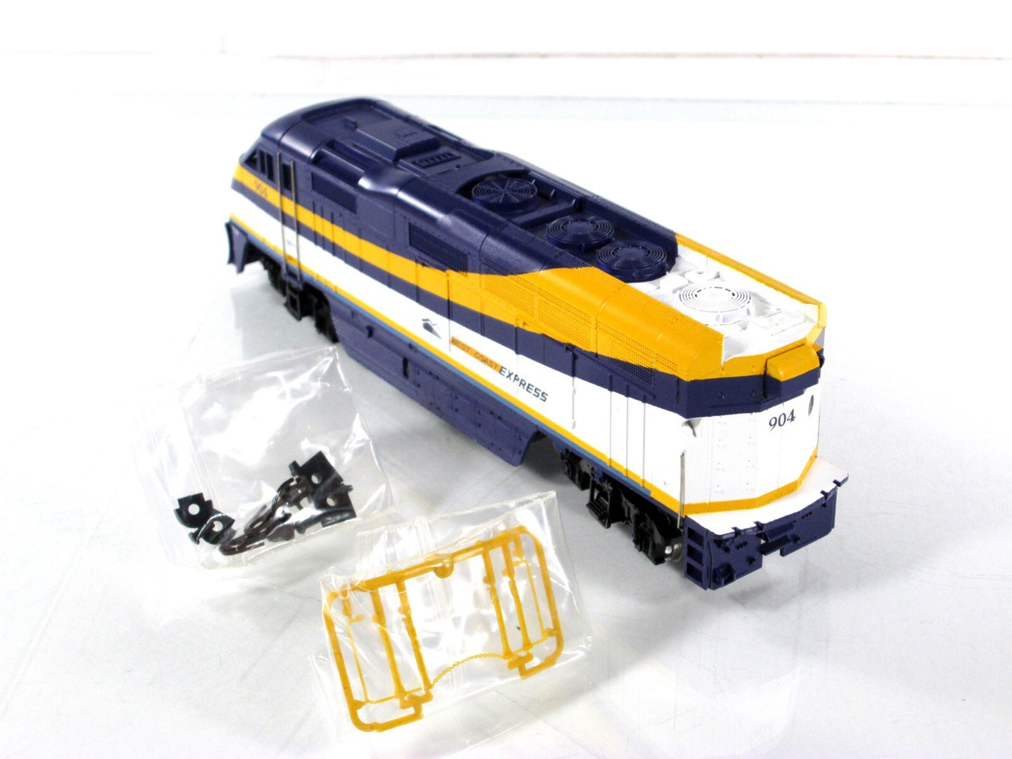 HO Scale ***WEST COAST EXPRESS*** F59PHI Locomotive, WCE 904 ------ Athearn 2615