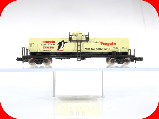 N Scale ***PENGUIN DAIRY FARMS CHRISTMAS*** 1980 Tank Car --Kato 808 3000 **RARE
