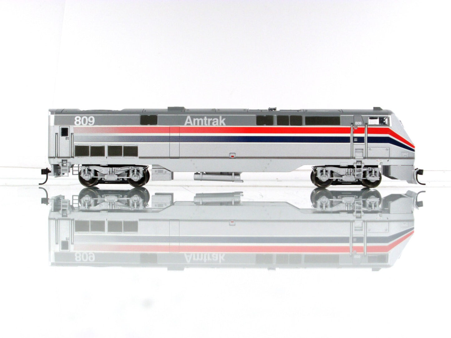 HO Scale ***AMTRAK*** P-40 Diesel Locomotive #809 ----- Athearn 91571, DCC Ready
