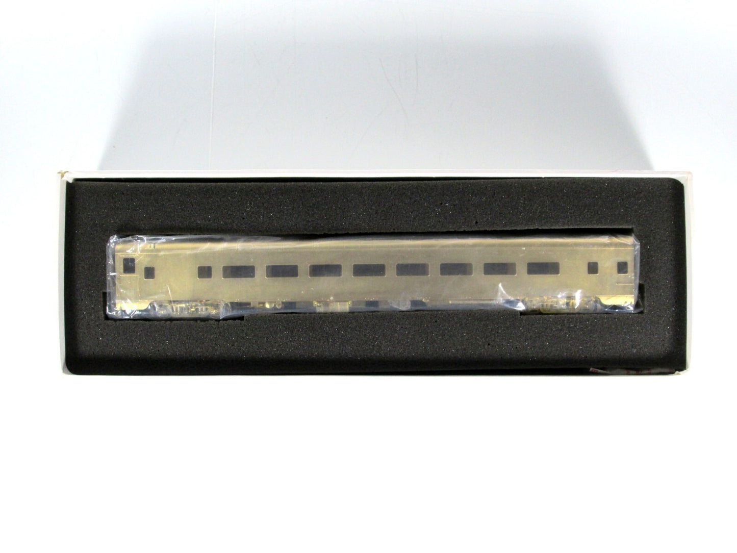 HO Scale BRASS ***GREAT NORTHERN*** Coach #1147 - Palace Car Company / Samhongsa