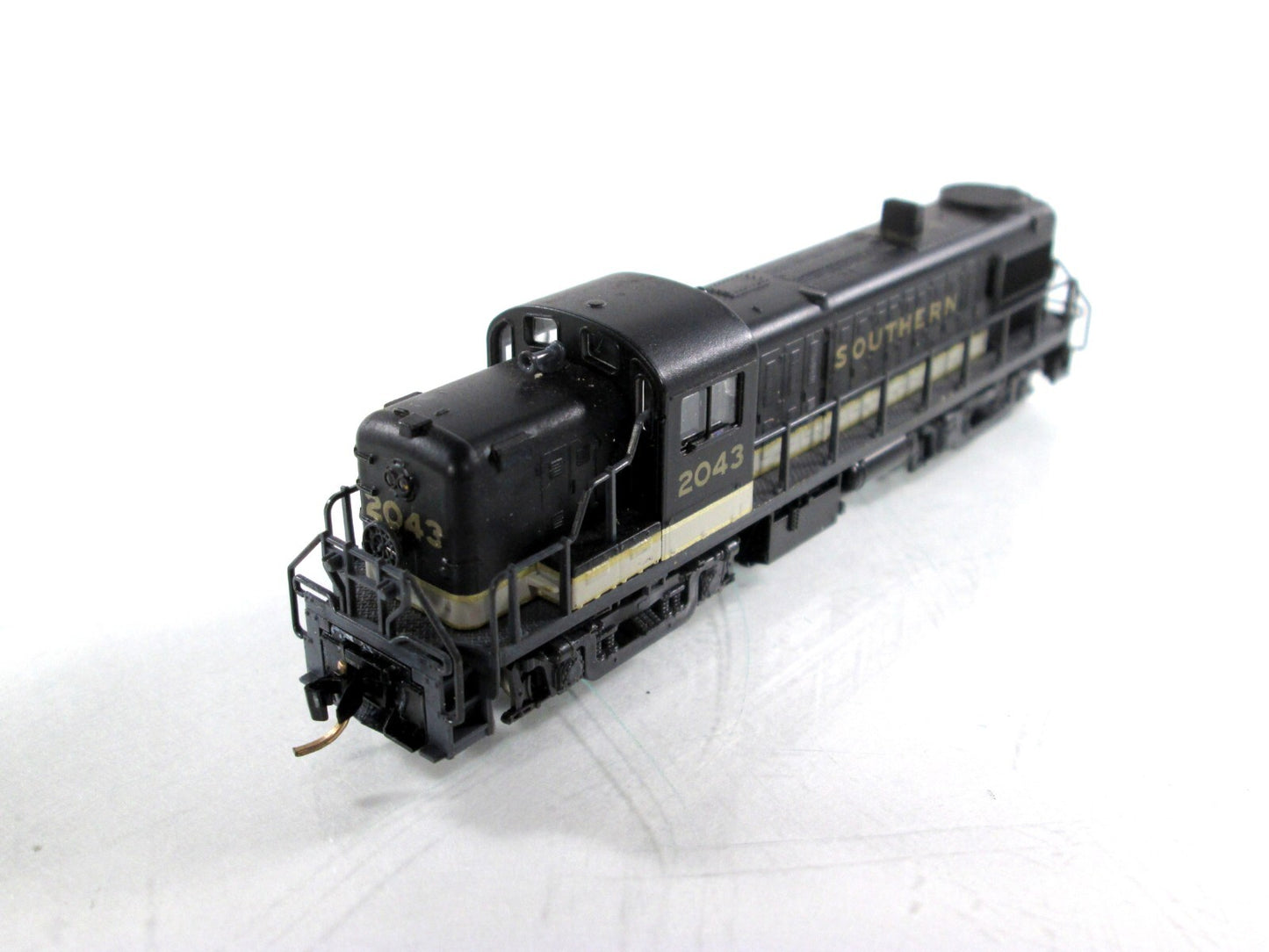 N Scale ***SOUTHERN** ALCO RS-3 Locomotive, SOU 2043 - Atlas 42012, MTL Couplers