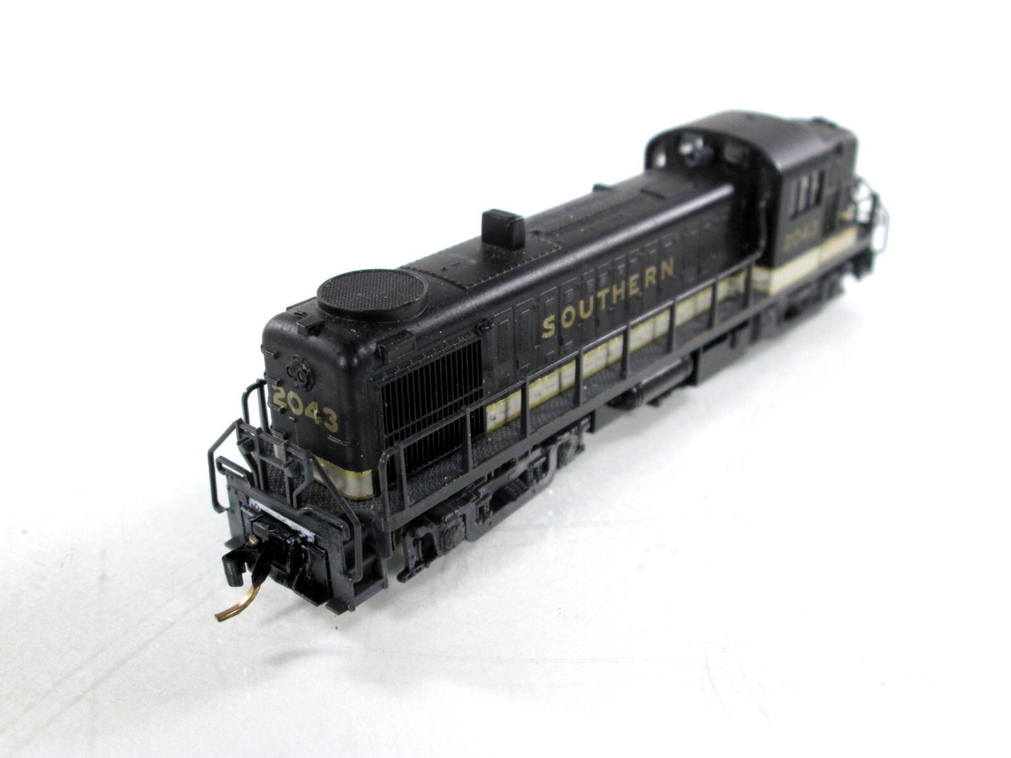 N Scale ***SOUTHERN** ALCO RS-3 Locomotive, SOU 2043 - Atlas 42012, MTL Couplers