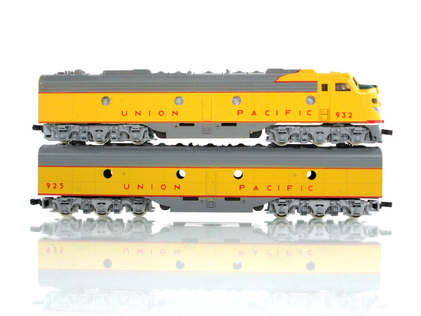 N Scale ***UNION PACIFIC*** E8 AB Set #932,925 - Con-Cor 2725,2765, Knuckle Cplr
