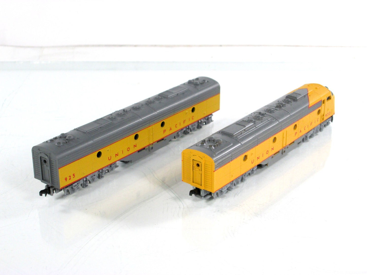 N Scale ***UNION PACIFIC*** E8 AB Set #932,925 - Con-Cor 2725,2765, Knuckle Cplr