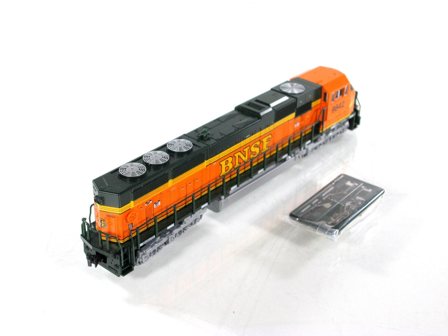 N Scale ***BNSF*** SD70MAC Heritage Locomotive #9842 - Kato 176-6310 **DCC Ready