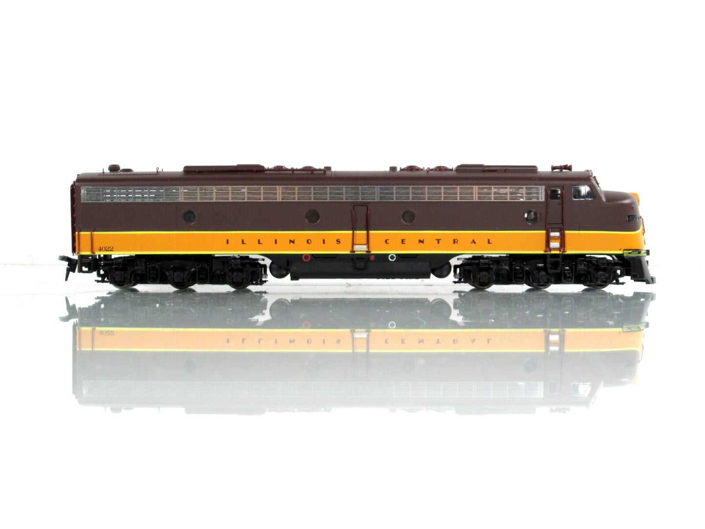 HO Scale ***ILLINOIS CENTRAL** E8/9 Locomotive #4022 - Proto 2000 Life-Like 8713