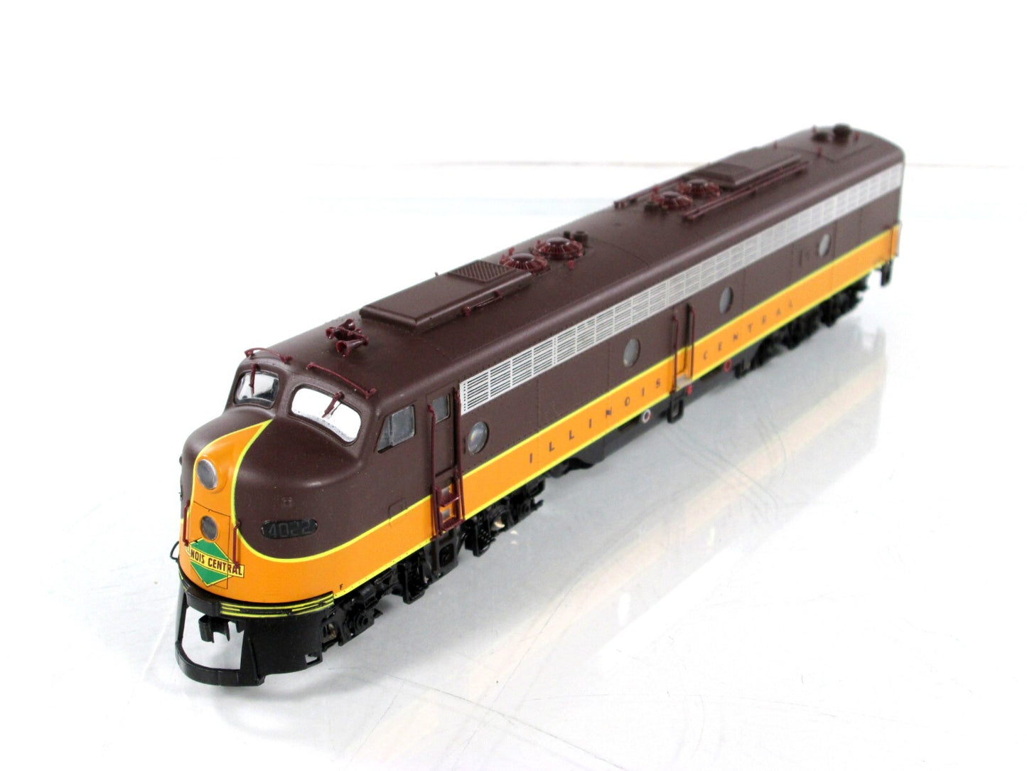 HO Scale ***ILLINOIS CENTRAL** E8/9 Locomotive #4022 - Proto 2000 Life-Like 8713