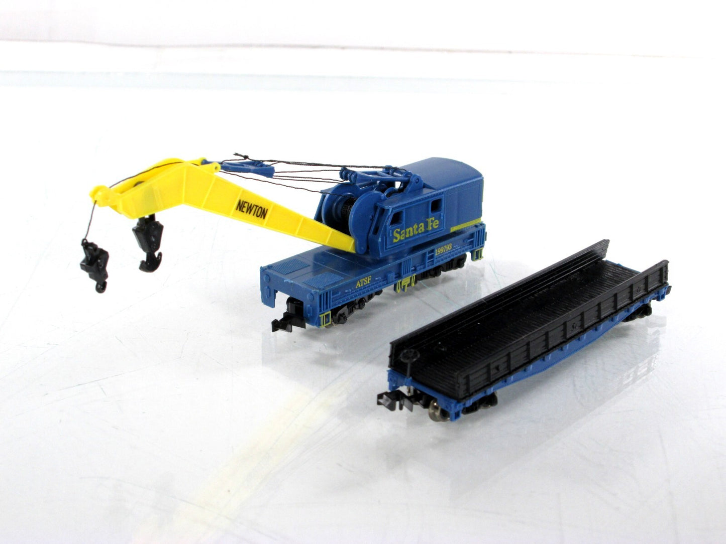 N Scale **SANTA FE*** MOW Boom Crane #199793, Flat Car Tender - Model Power 3162