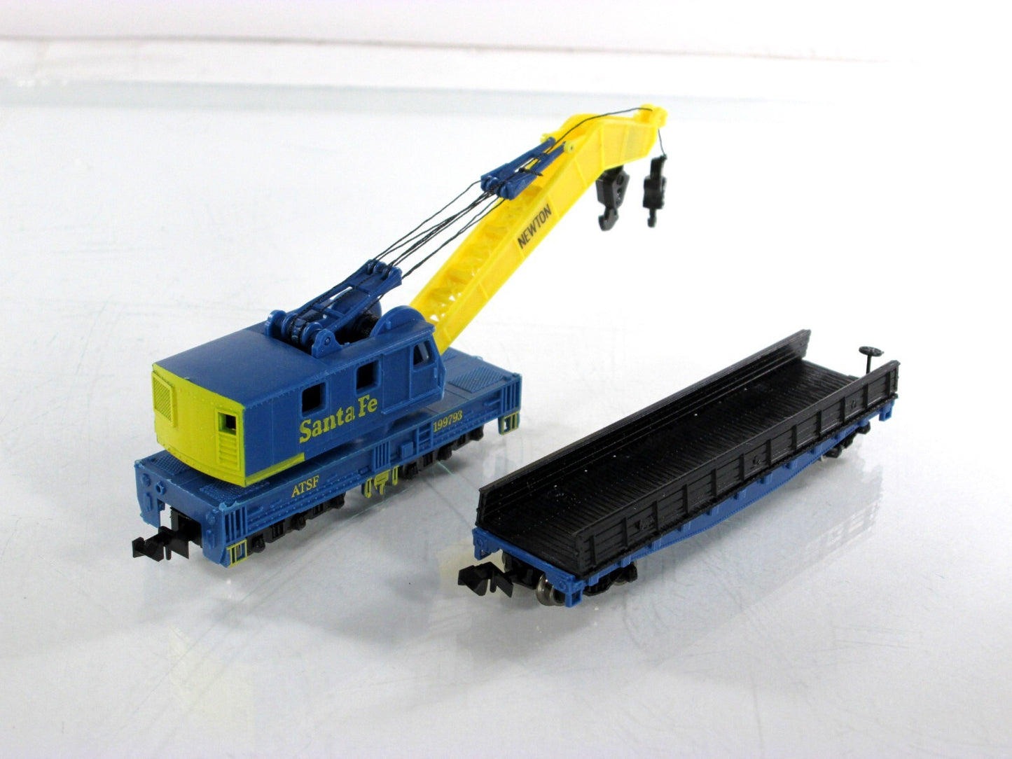 N Scale **SANTA FE*** MOW Boom Crane #199793, Flat Car Tender - Model Power 3162
