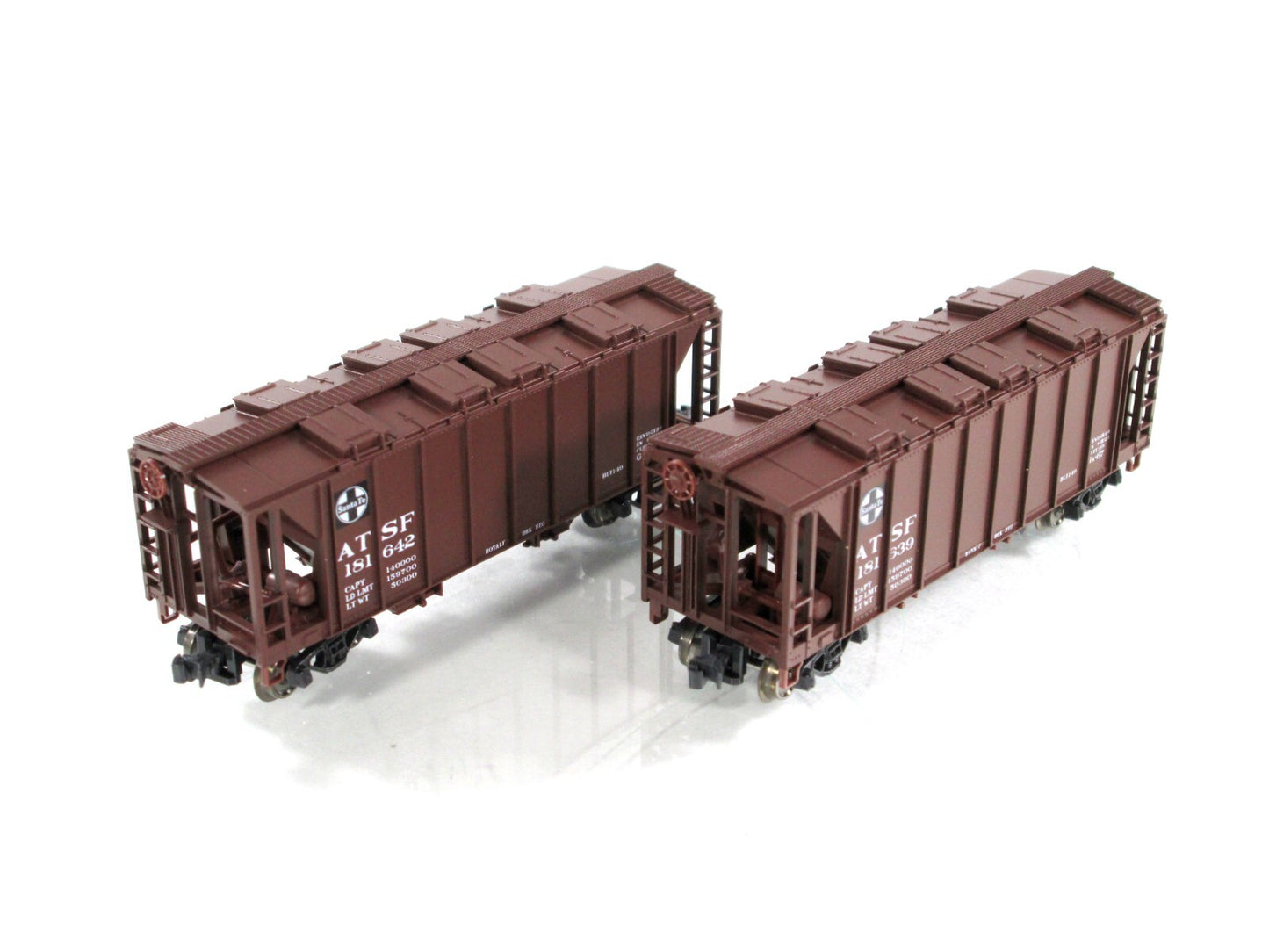 N Scale ***SANTA FE*** ACF 2-Bay Covered Hoppers #181639,181642 -- Kato 186-0103