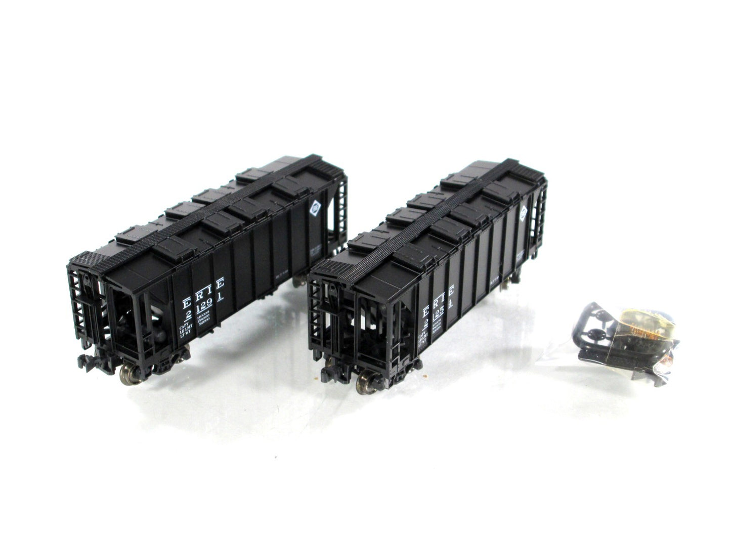 N Scale ***ERIE*** ACF 70 Ton 2-Bay Covered Hoppers #21291,21254 - Kato 186-0108