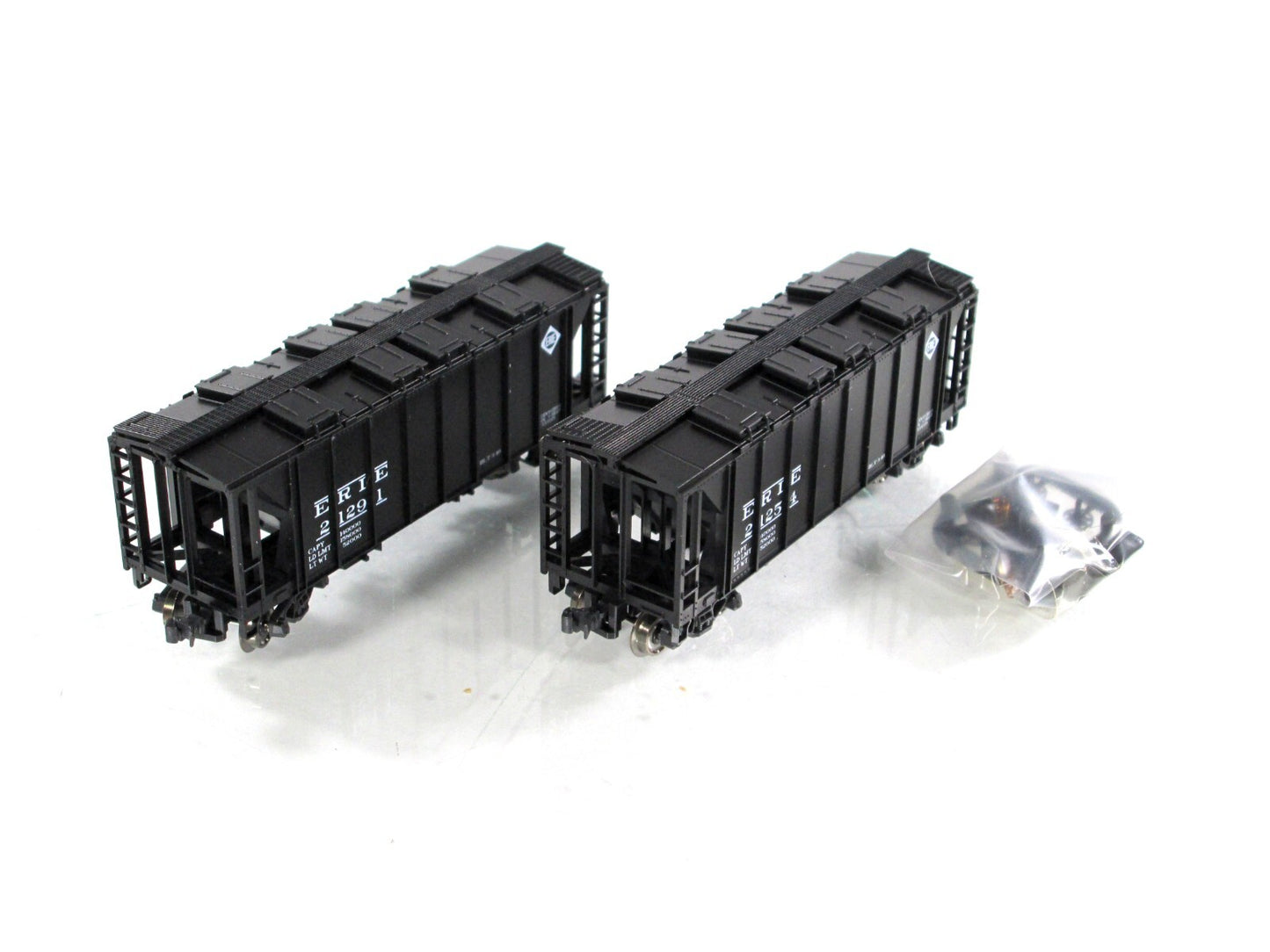 N Scale ***ERIE*** ACF 70 Ton 2-Bay Covered Hoppers #21291,21254 - Kato 186-0108