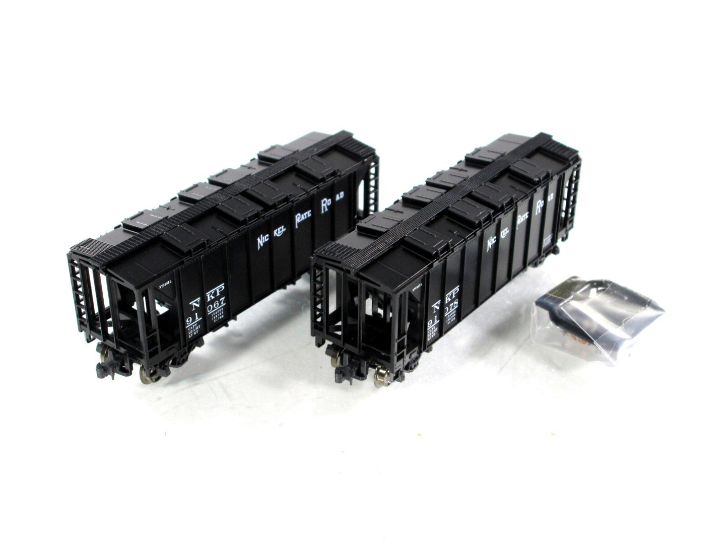 N Scale ***NICKEL PLATE RD*** 2-Bay Covered Hoppers #91067,91078 - Kato 186-0206