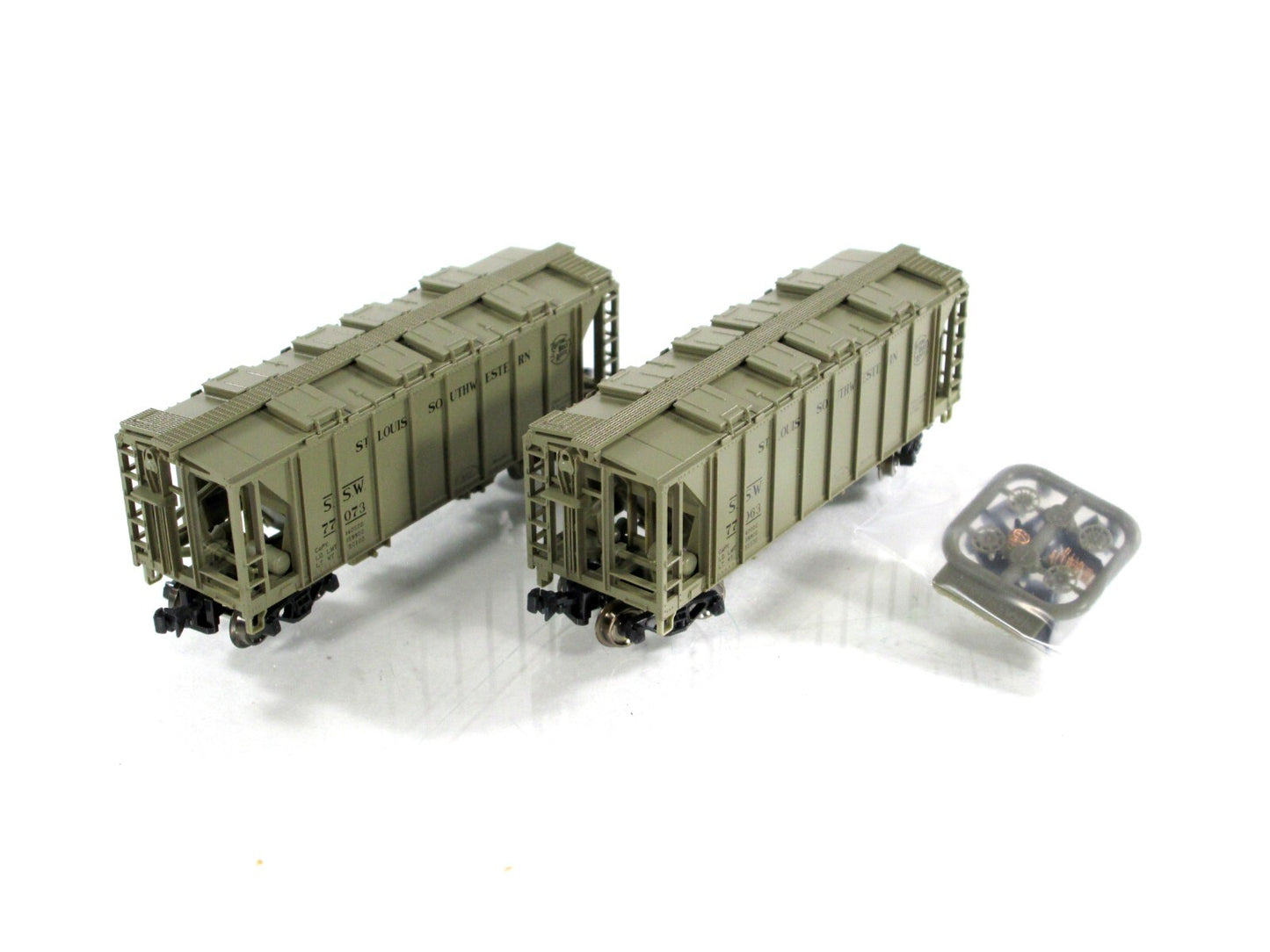 N Scale ***COTTON BELT*** 2-Bay Covered Hoppers, SSW 77063,77073 - Kato 186-0109