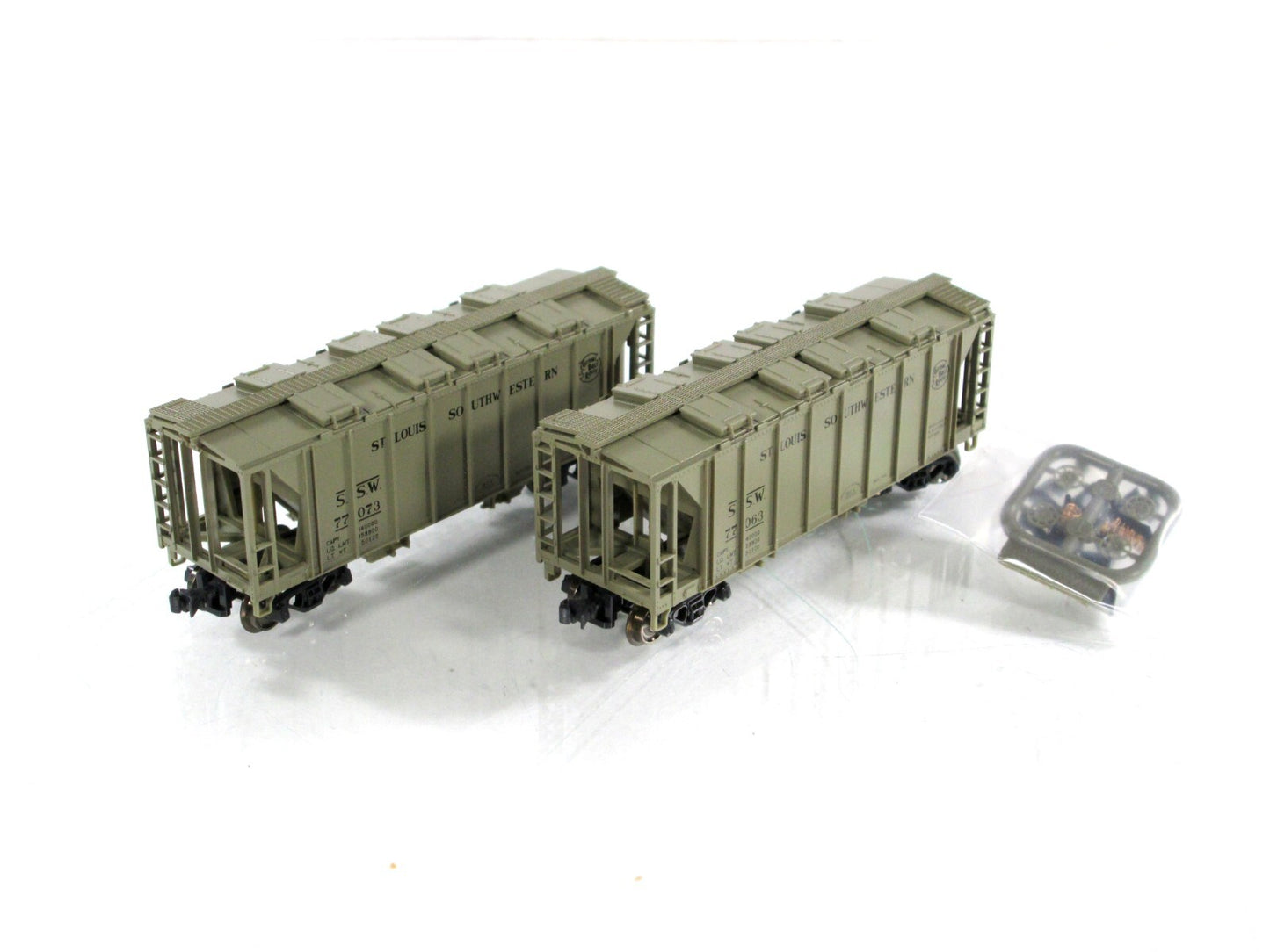 N Scale ***COTTON BELT*** 2-Bay Covered Hoppers, SSW 77063,77073 - Kato 186-0109
