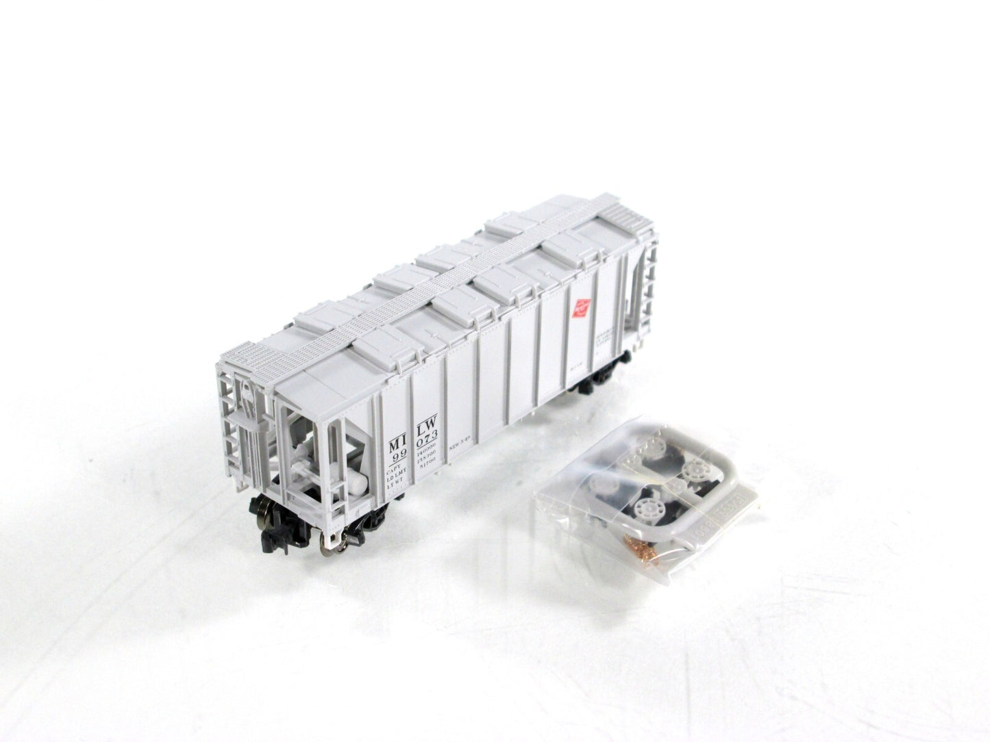 N Scale ***MILWAUKEE ROAD** ACF 2-Bay Covered Hopper 4-Pack - Kato 186-0203,0204