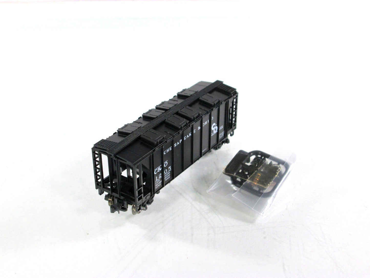 N Scale ***CHESAPEAKE & OHIO*** 2-Bay Covered Hopper 4-Pack - Kato 186-0104,0105
