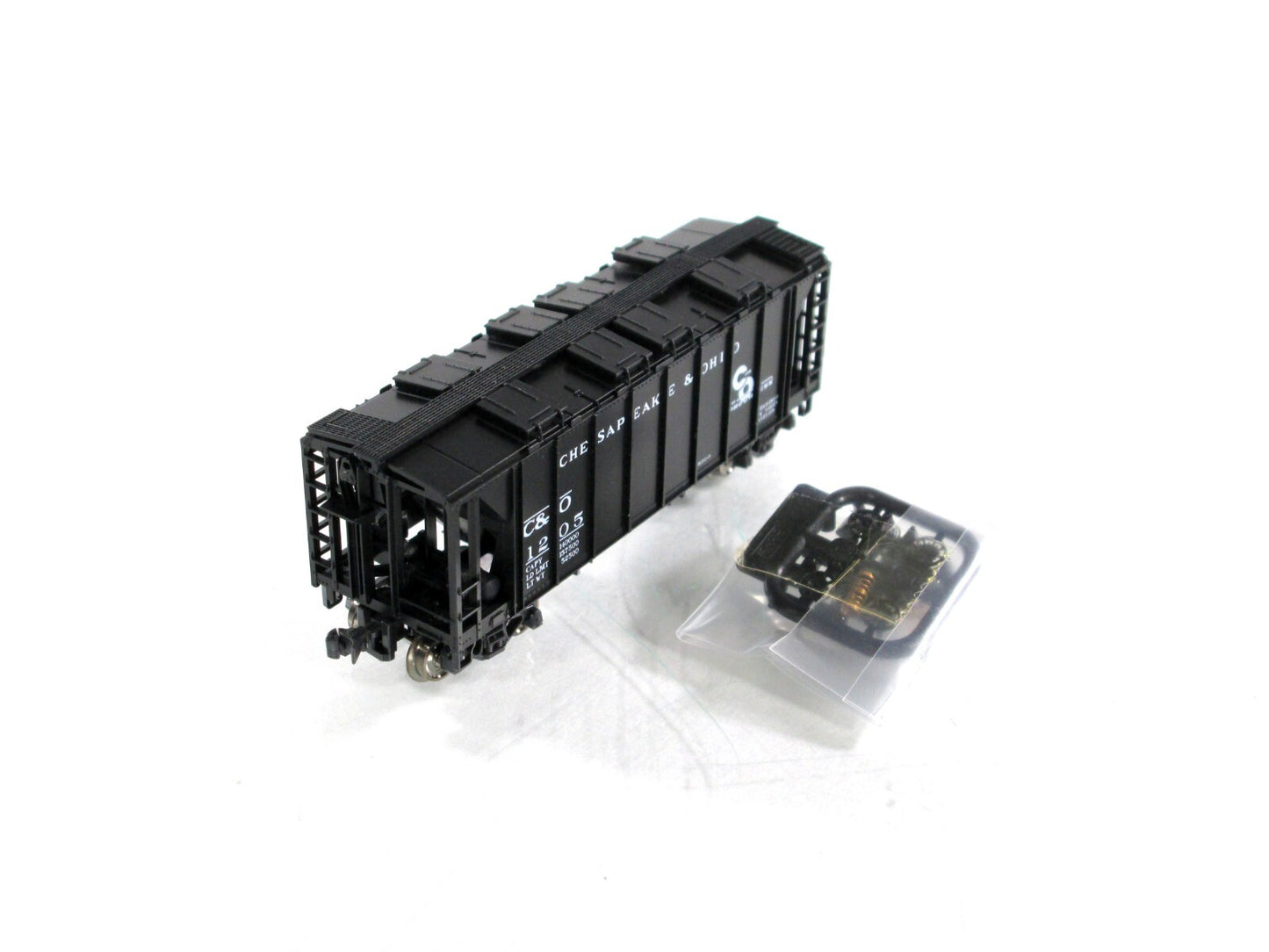 N Scale ***CHESAPEAKE & OHIO*** 2-Bay Covered Hopper 4-Pack - Kato 186-0104,0105