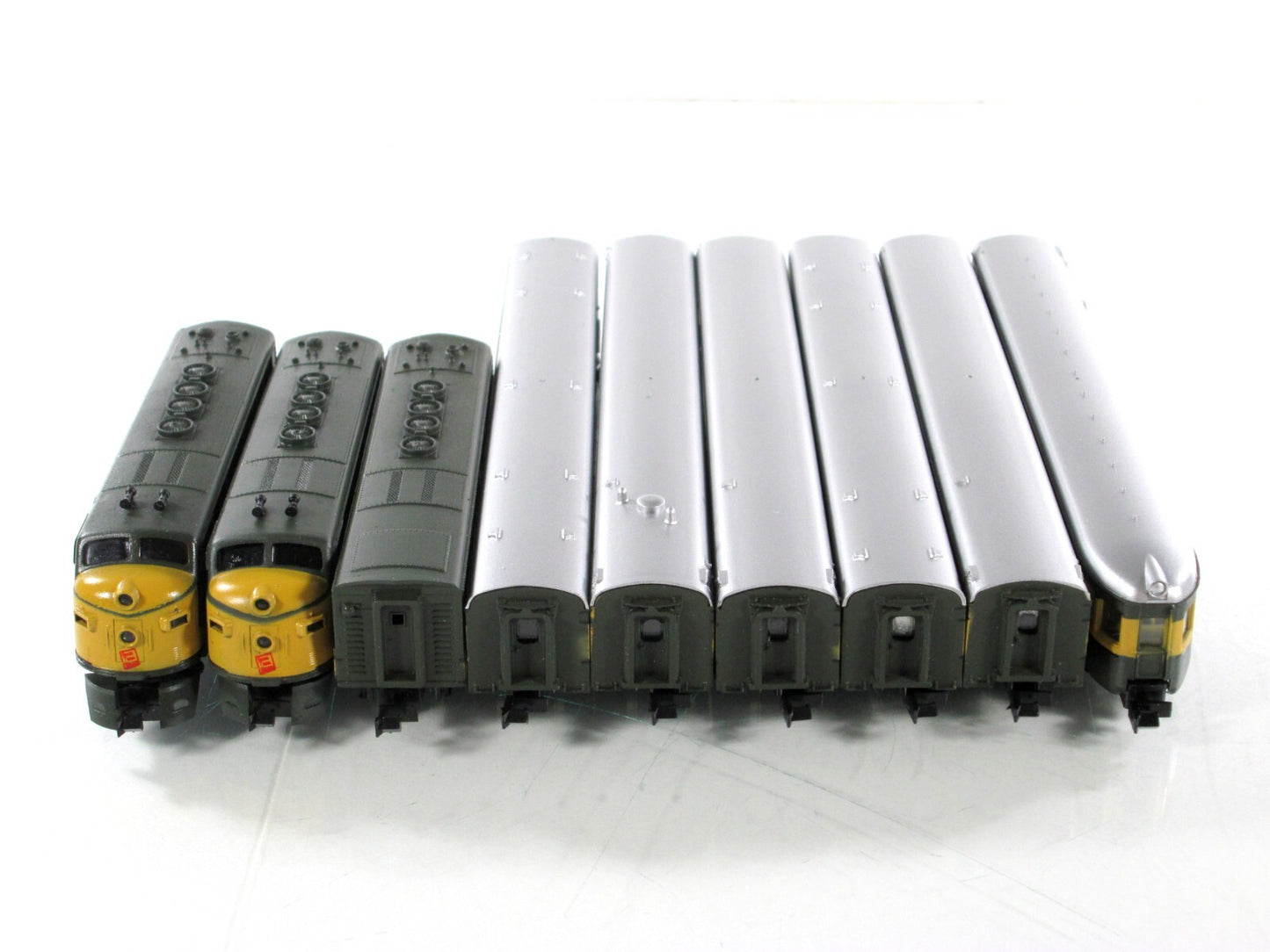 N Scale ***GRAND TRUNK WESTERN*** Diesel & Passenger Set - Con-Cor Limited