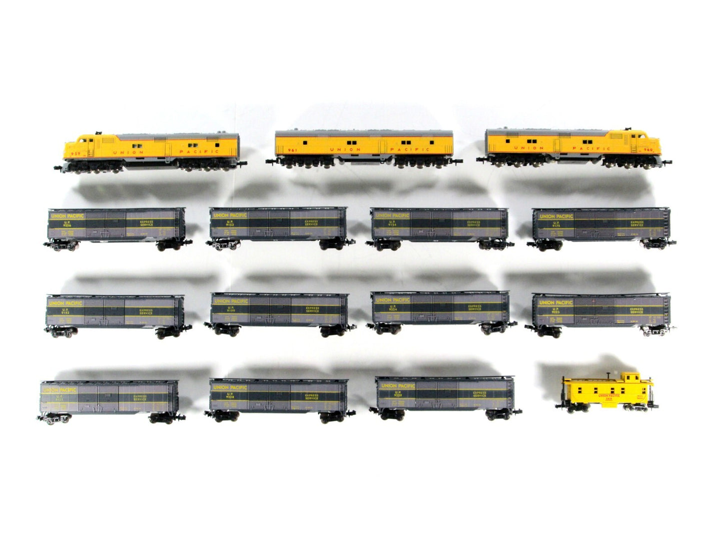 N Scale **UNION PACIFIC - EXPRESS SERVICE** Diesel & Box Car Set -Con-Cor 008511
