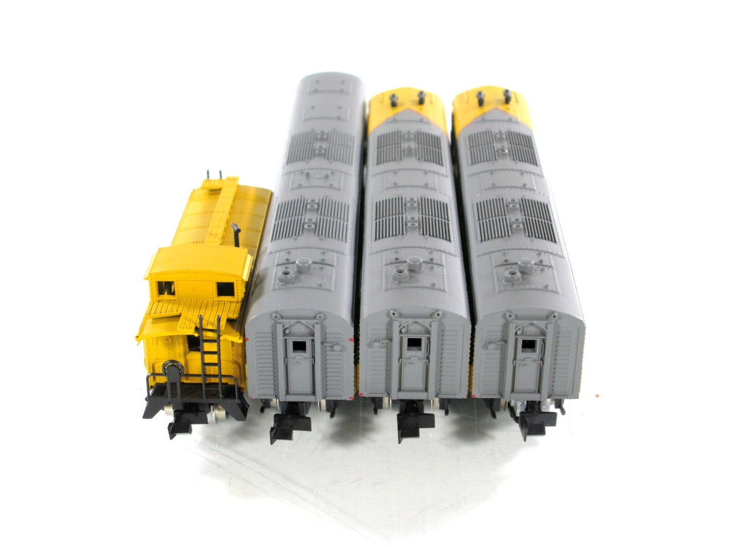 N Scale **UNION PACIFIC - EXPRESS SERVICE** Diesel & Box Car Set -Con-Cor 008511
