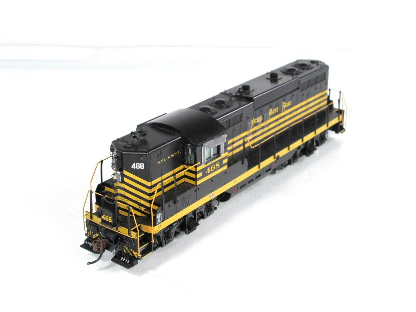 HO Scale ***NICKEL PLATE ROAD*** GP9 Locomotive #468 - Athearn G62440, DCC Ready