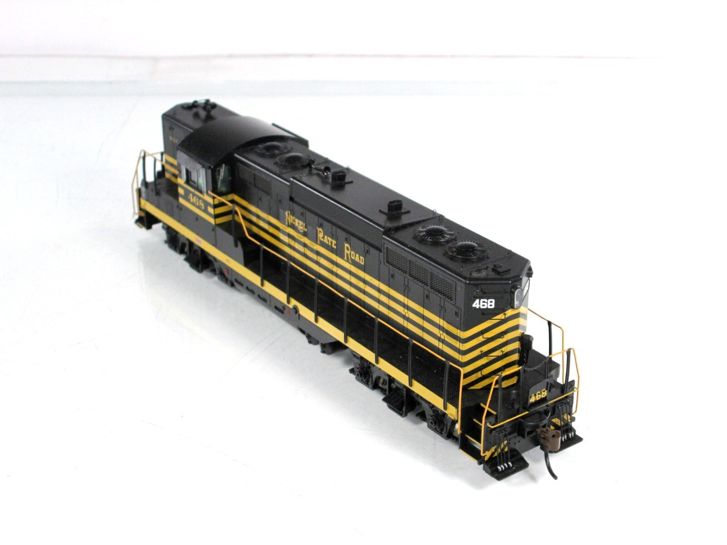 HO Scale ***NICKEL PLATE ROAD*** GP9 Locomotive #468 - Athearn G62440, DCC Ready