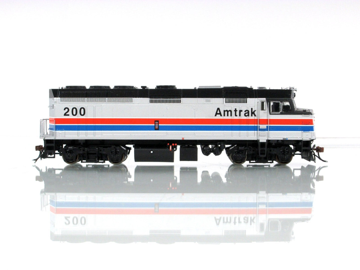 HO Scale **AMTRAK** F40PH Locomotive Phase II #200 -Rapido Trains 80030, DCC Rdy