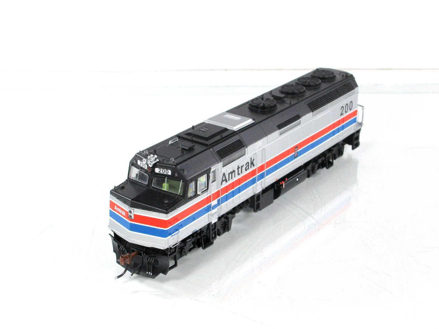 HO Scale **AMTRAK** F40PH Locomotive Phase II #200 -Rapido Trains 80030, DCC Rdy