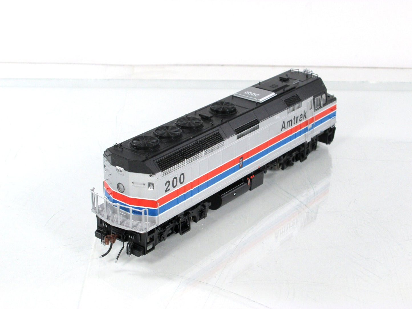 HO Scale **AMTRAK** F40PH Locomotive Phase II #200 -Rapido Trains 80030, DCC Rdy