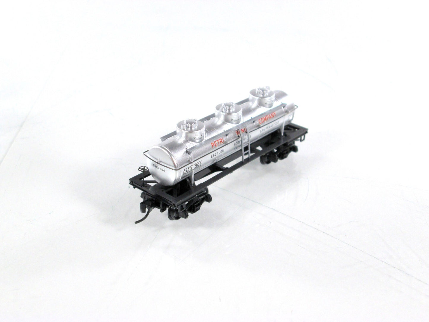 N Scale ***PETRI WINE*** 3-Dome Tank (Grape to Glass) ---- Micro Trains 06600130