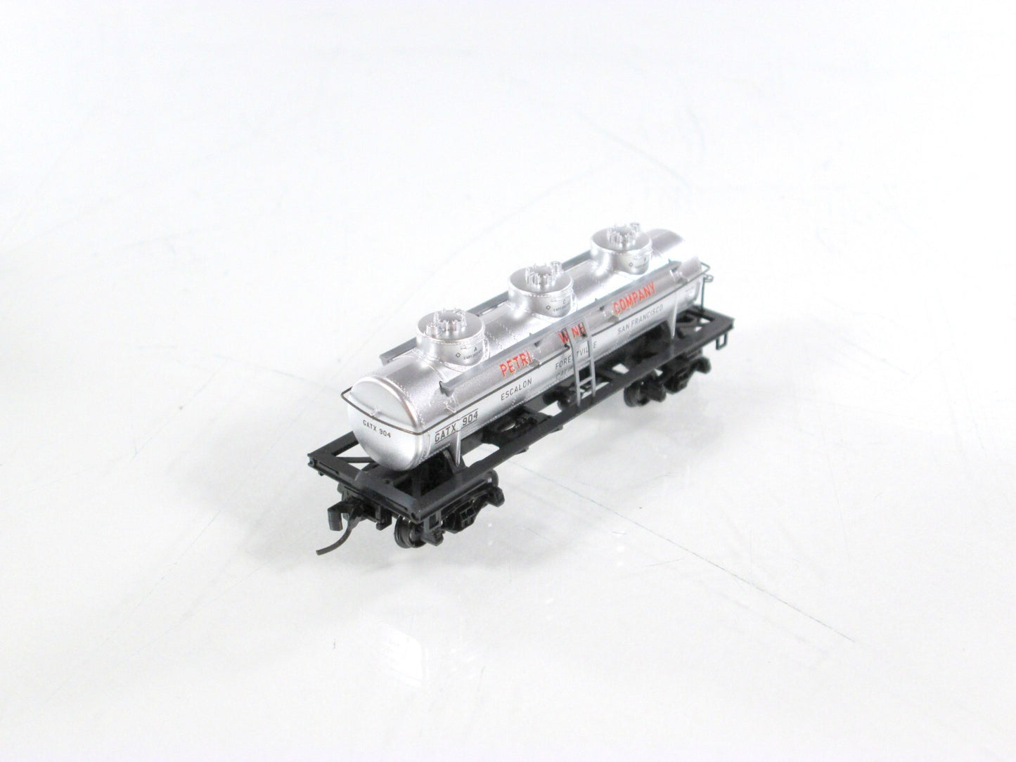 N Scale ***PETRI WINE*** 3-Dome Tank (Grape to Glass) ---- Micro Trains 06600130