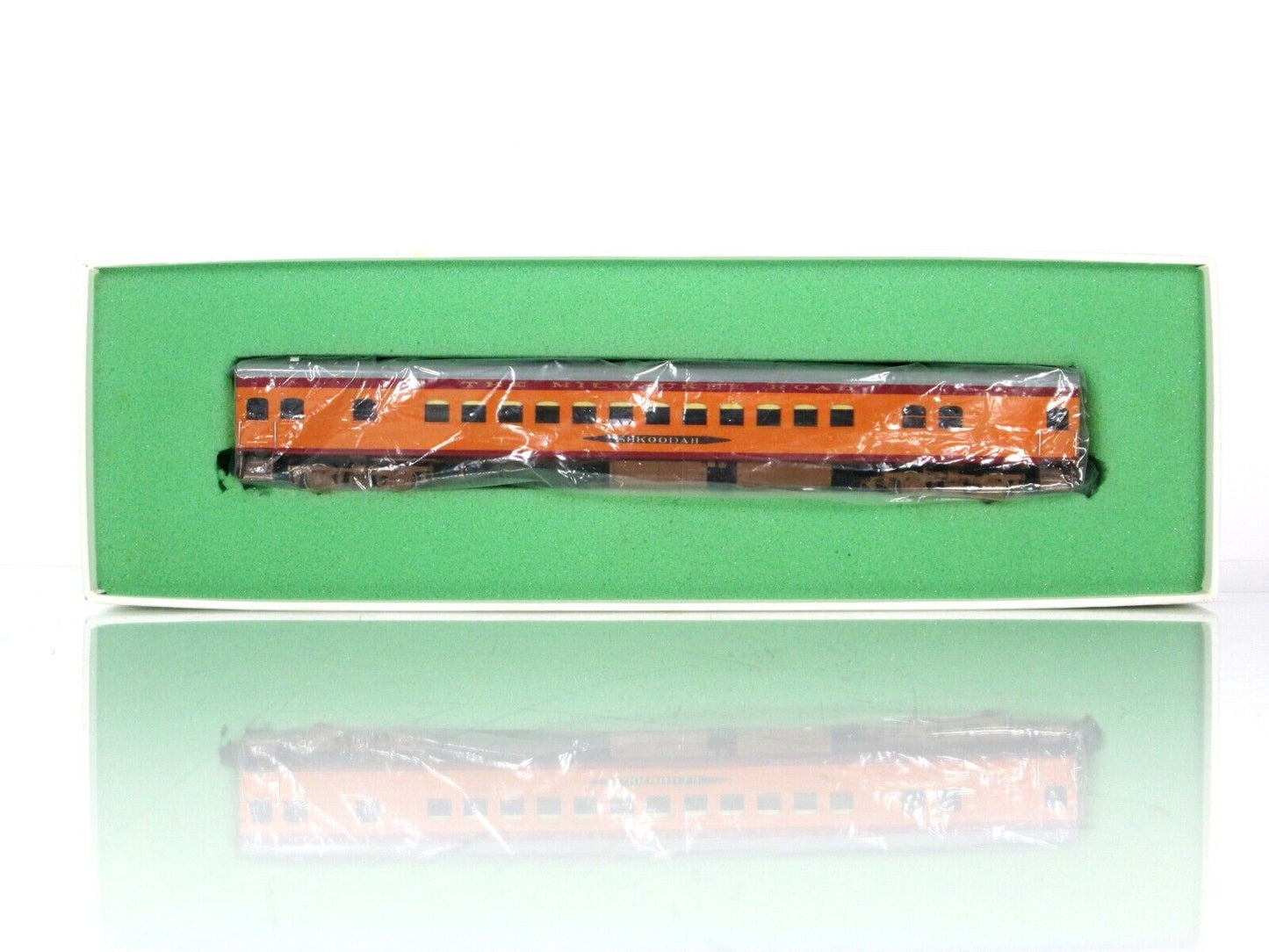 HO Scale BRASS **MILWAUKEE RD** HIAWATHA Parlor Car -- Overland 3111, Knuckle Cp