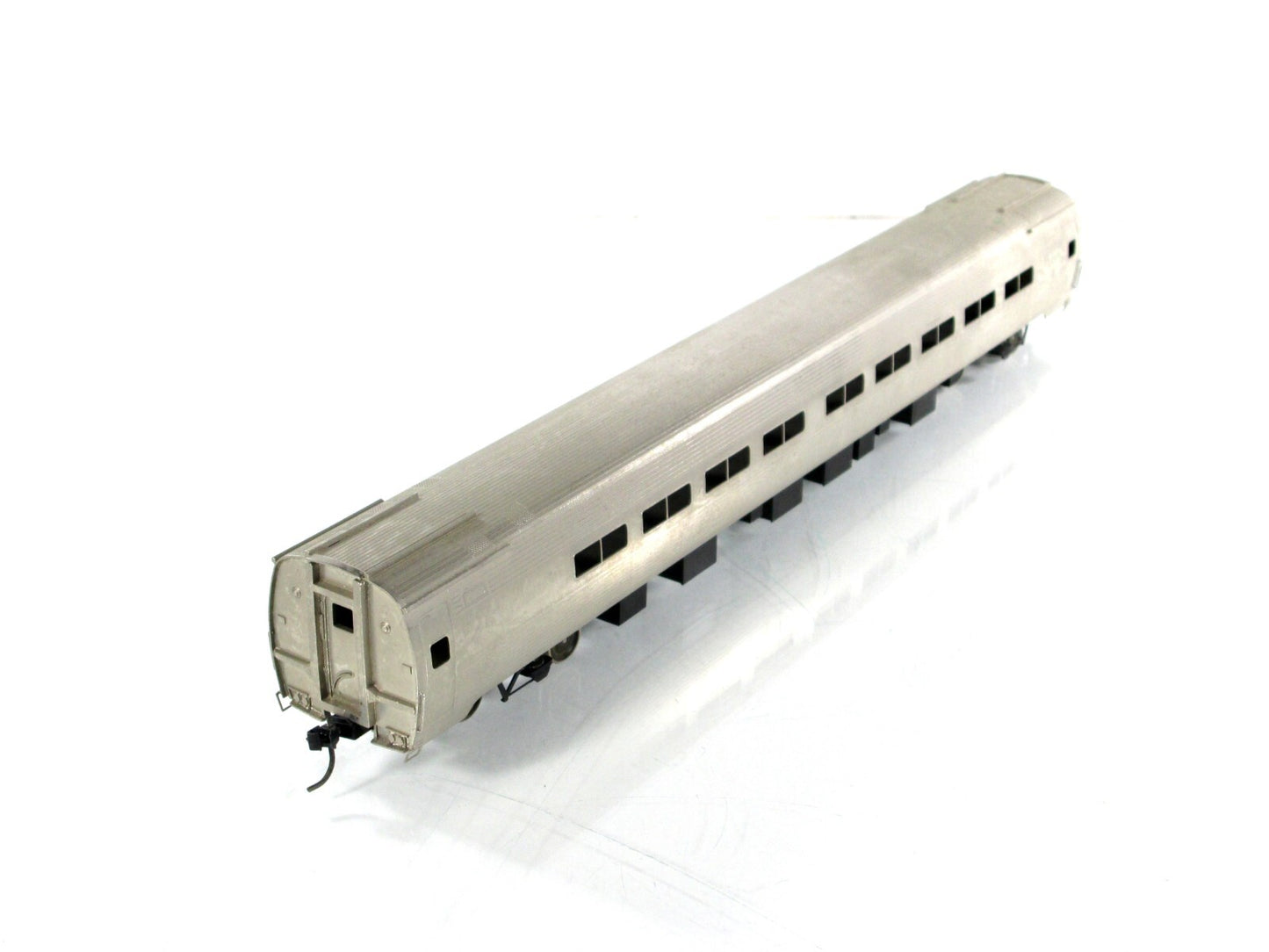 HO Scale BRASS ***AMTRAK*** Amcoach Chair Car #21000 - Soho 0652, Knuckle Cp