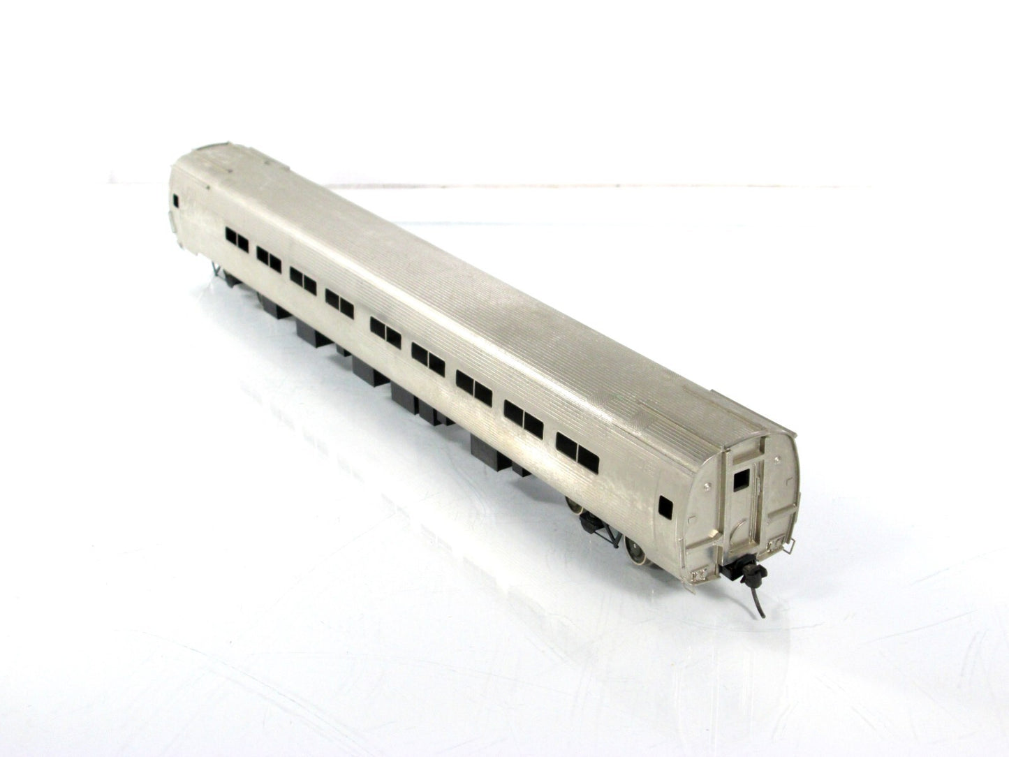 HO Scale BRASS ***AMTRAK*** Amcoach Chair Car #21000 - Soho 0652, Knuckle Cp