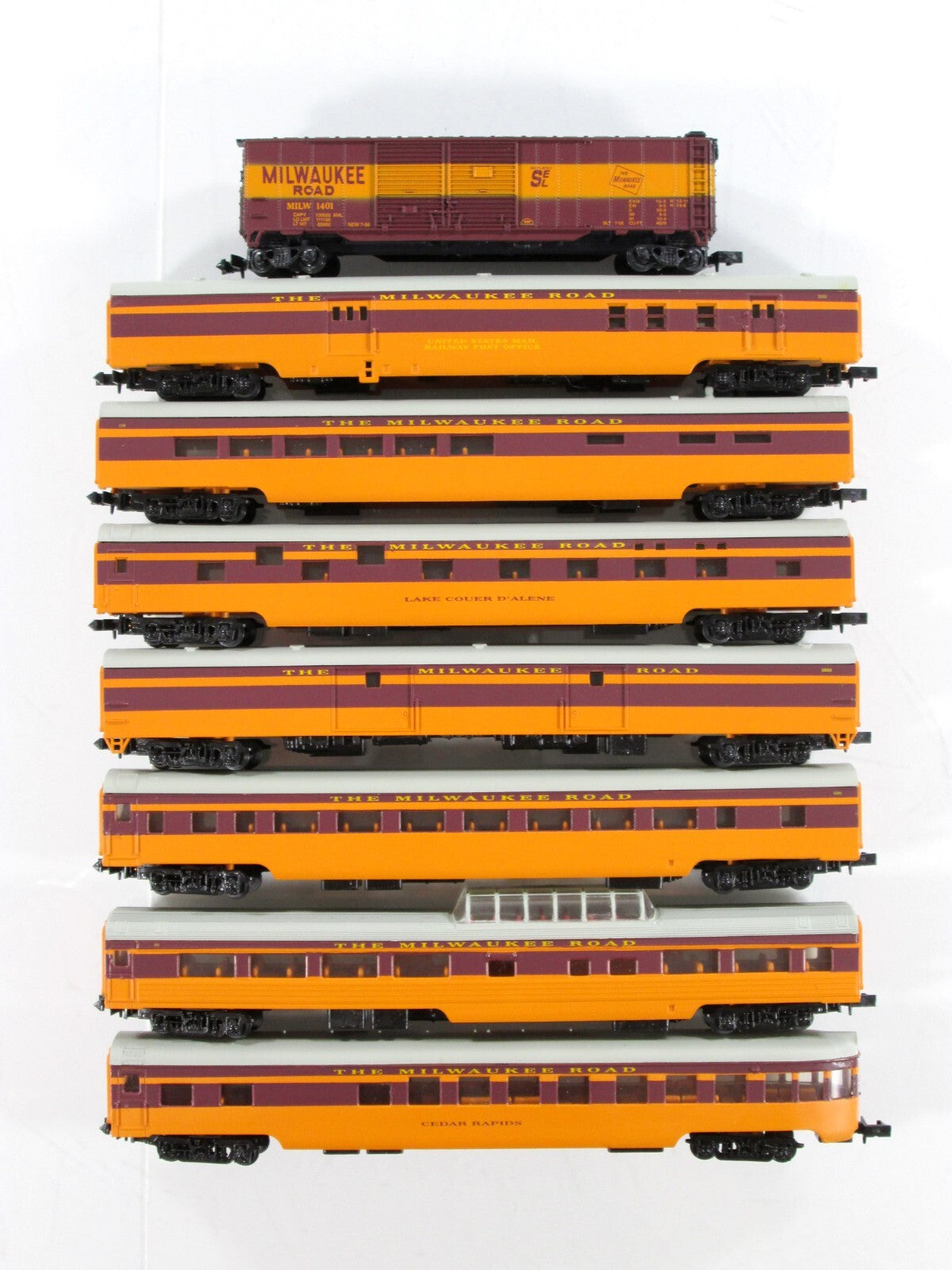 N Scale ***MILWAUKEE HIAWATHA** Box Car & 7-Passenger Car Set 1 - Con-Cor 041011