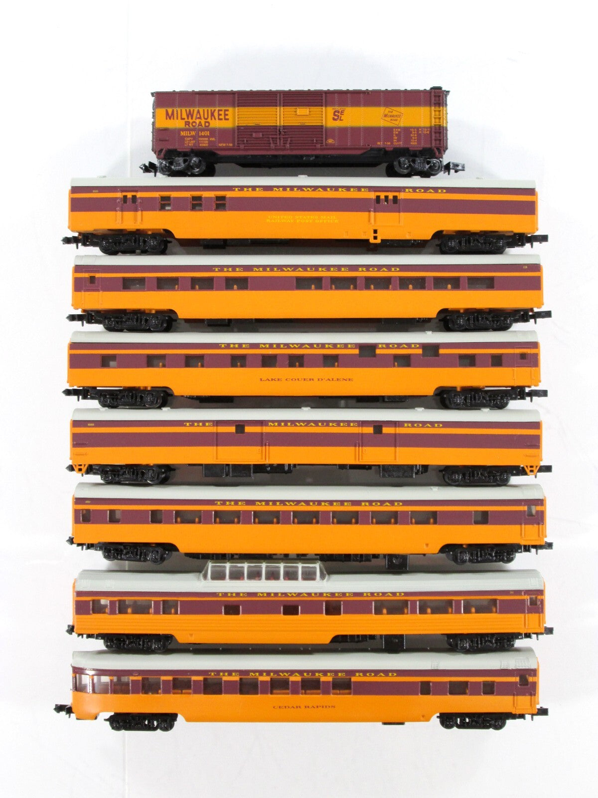 N Scale ***MILWAUKEE HIAWATHA** Box Car & 7-Passenger Car Set 1 - Con-Cor 041011