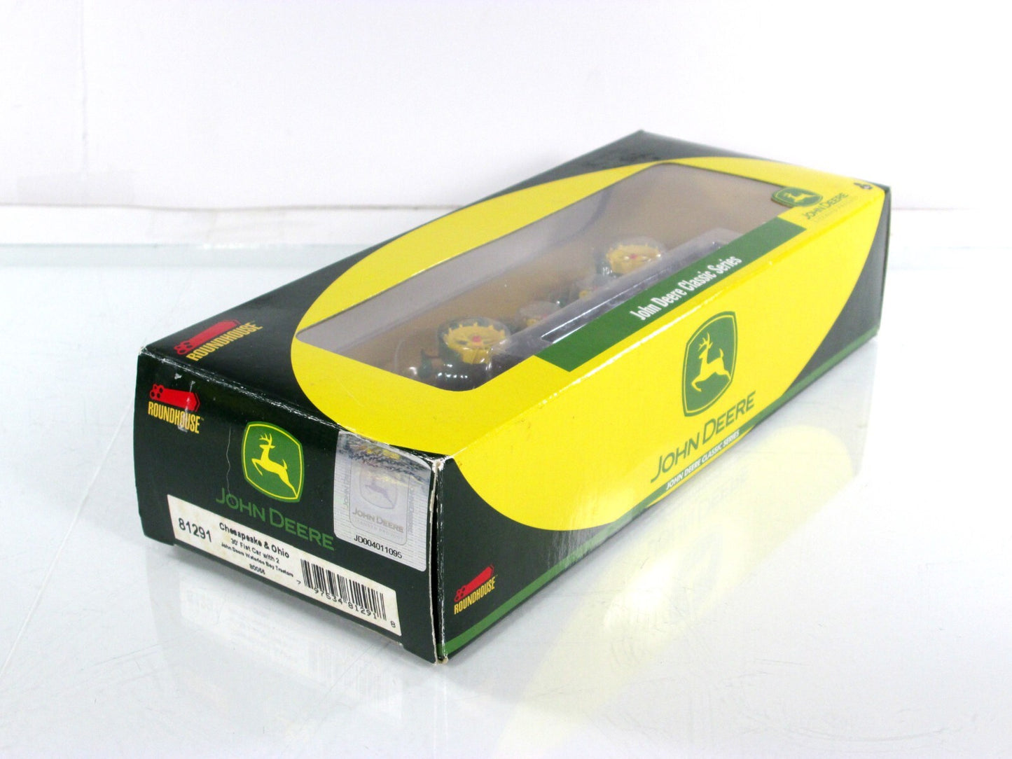 HO Scale ***C&O*** 30' Flat #80056, JOHN DEERE Waterloo Tractors - Athearn 81291