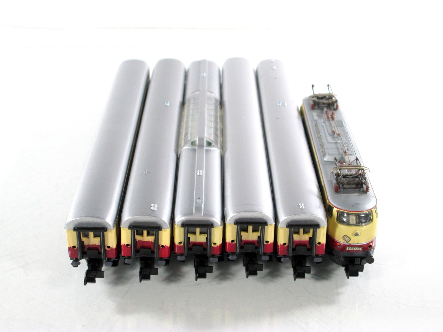 N Scale **TEE-Zuggarnitur** Electric Locomotive Passenger Set - Arnold 051 *READ