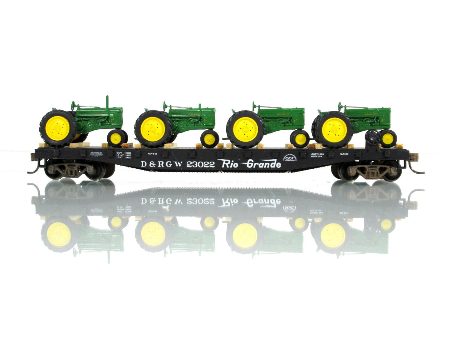 HO Scale ***RIO GRANDE*** 50' Flat Car #23022, w/ JOHN DEERE Tractors -- Athearn