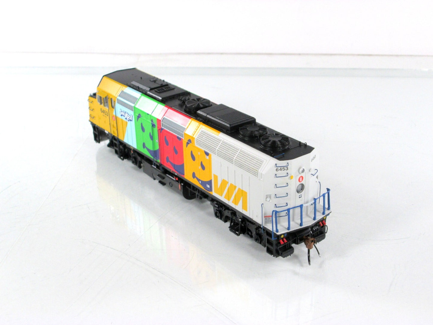 HO Scale ***VIA RAIL KOOL-AID*** F40PH-2D #6453 - Rapido Trains 80057 ***DCC Rdy